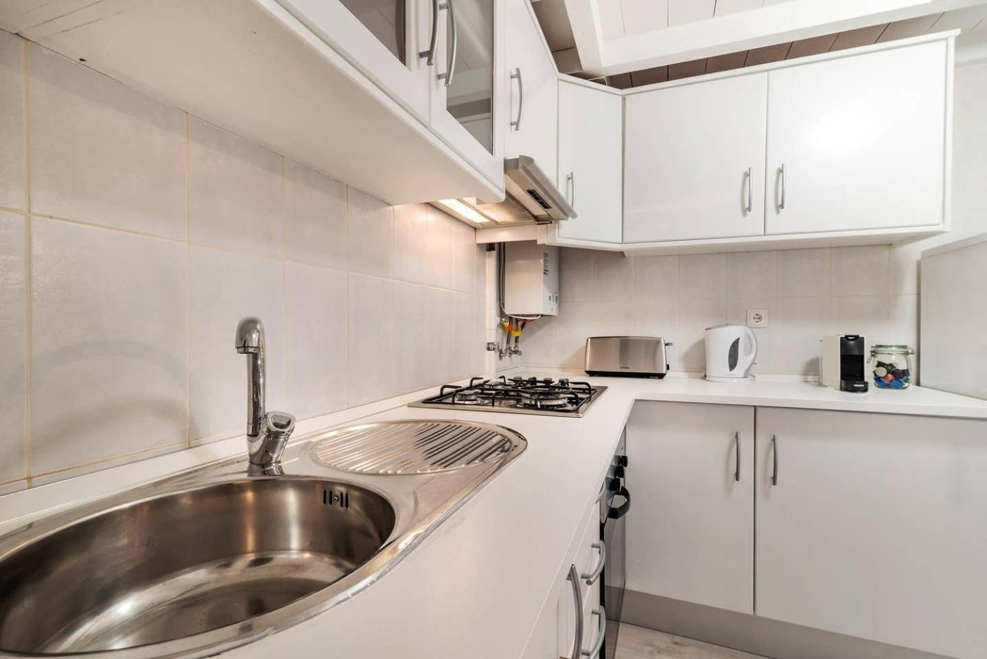 Duplex Lx Factory 2 Bedroom - Patio - Free Parking Lisboa 外观 照片