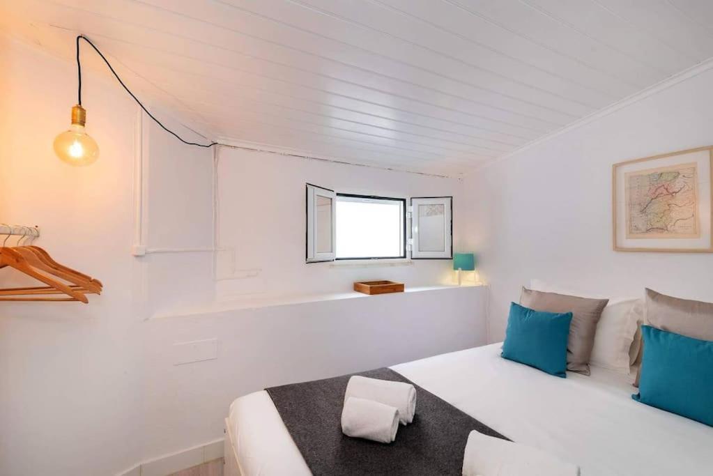 Duplex Lx Factory 2 Bedroom - Patio - Free Parking Lisboa 外观 照片