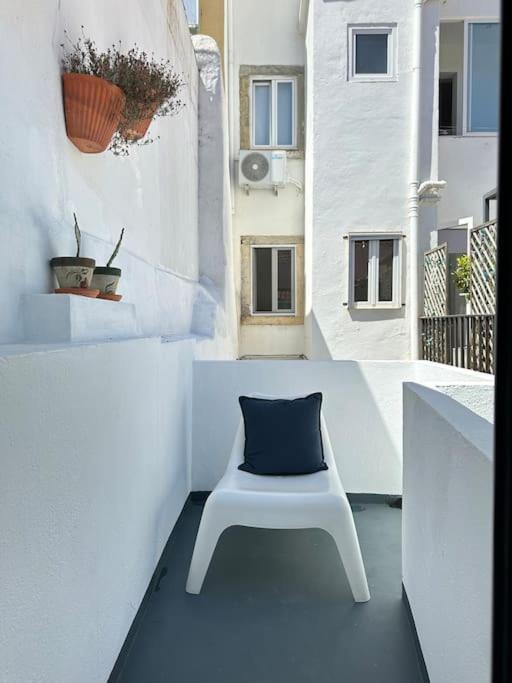 Duplex Lx Factory 2 Bedroom - Patio - Free Parking Lisboa 外观 照片