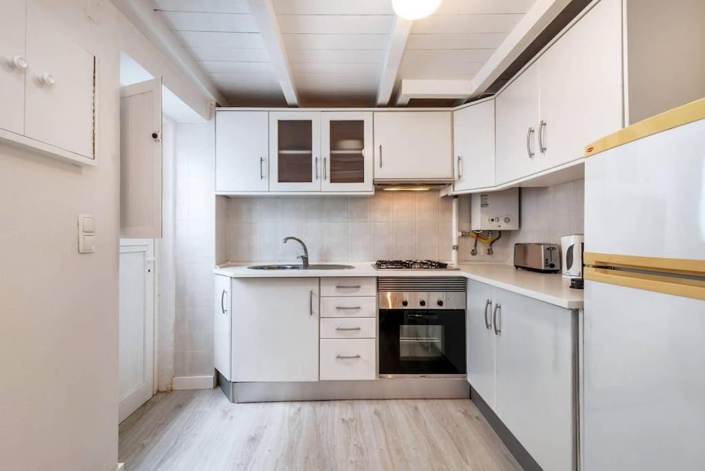 Duplex Lx Factory 2 Bedroom - Patio - Free Parking Lisboa 外观 照片