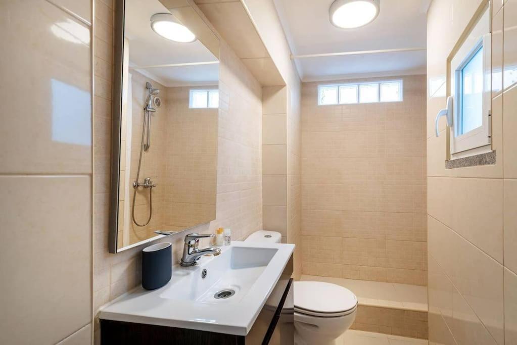 Duplex Lx Factory 2 Bedroom - Patio - Free Parking Lisboa 外观 照片