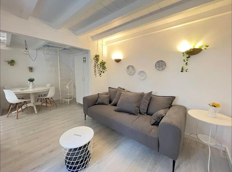 Duplex Lx Factory 2 Bedroom - Patio - Free Parking Lisboa 外观 照片