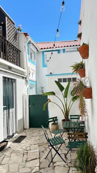 Duplex Lx Factory 2 Bedroom - Patio - Free Parking Lisboa 外观 照片