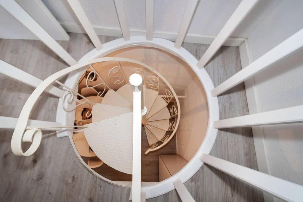 Duplex Lx Factory 2 Bedroom - Patio - Free Parking Lisboa 外观 照片