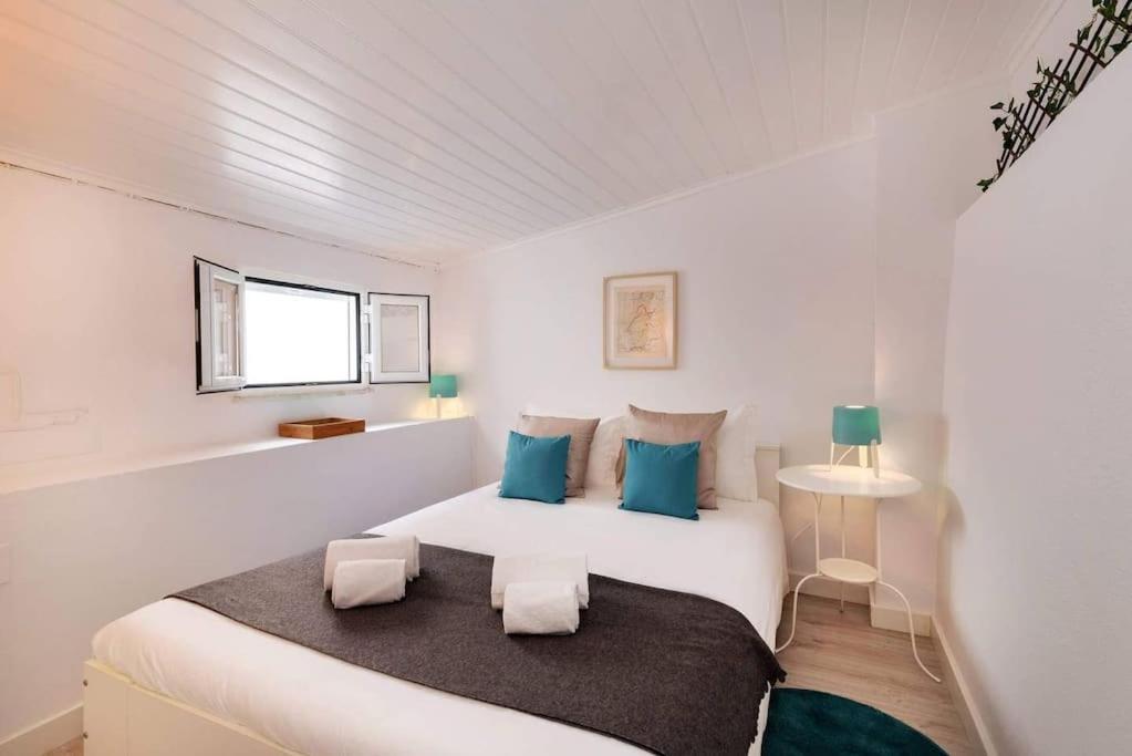 Duplex Lx Factory 2 Bedroom - Patio - Free Parking Lisboa 外观 照片
